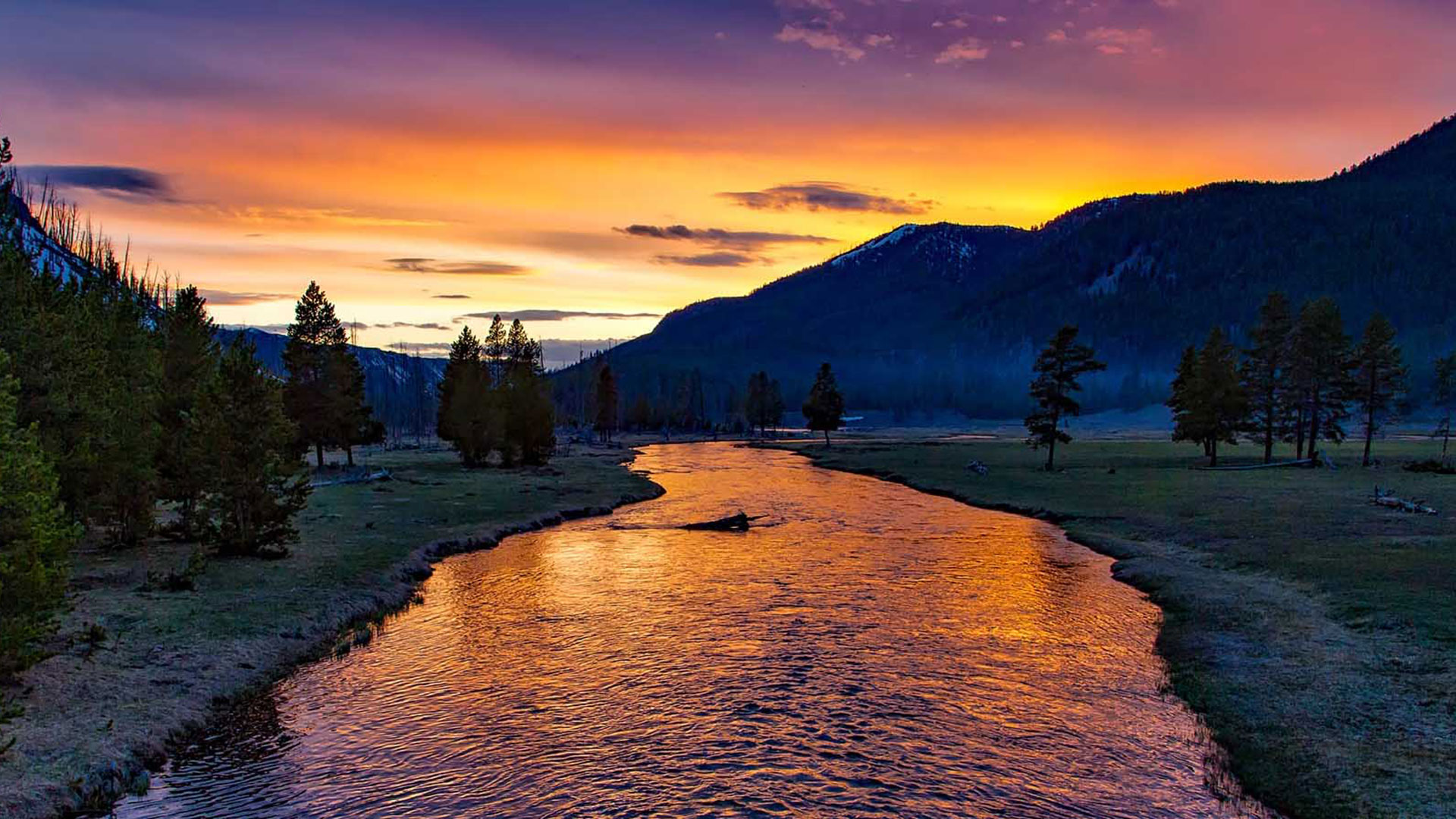 wyoming-sunset-yellowstone-national-park-ecotour-greenedventures